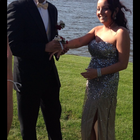 Beautiful ball, prom or formal gown - Picture 8 of 8